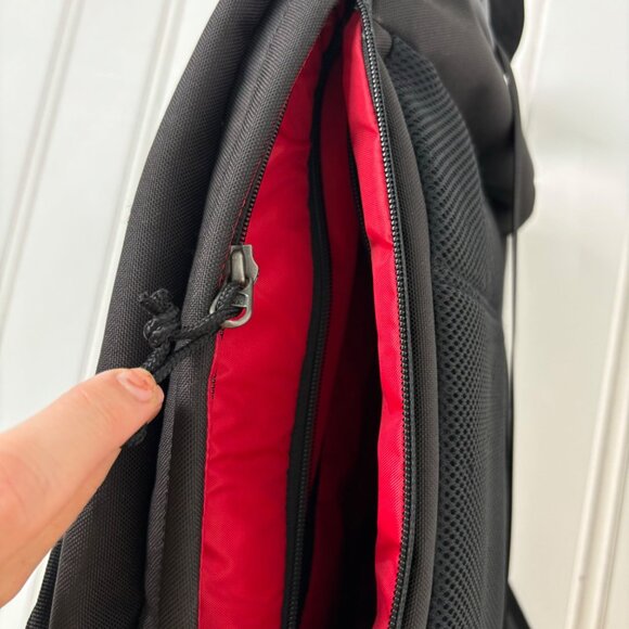 Helly Hansen Black Messenger Bag  Adjustable Shoulder Strap Broken Back Zipper - Picture 13 of 16